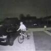 De verdachte op de fiets werd gefilmd aan een huis in de Kortenbosstraat.  